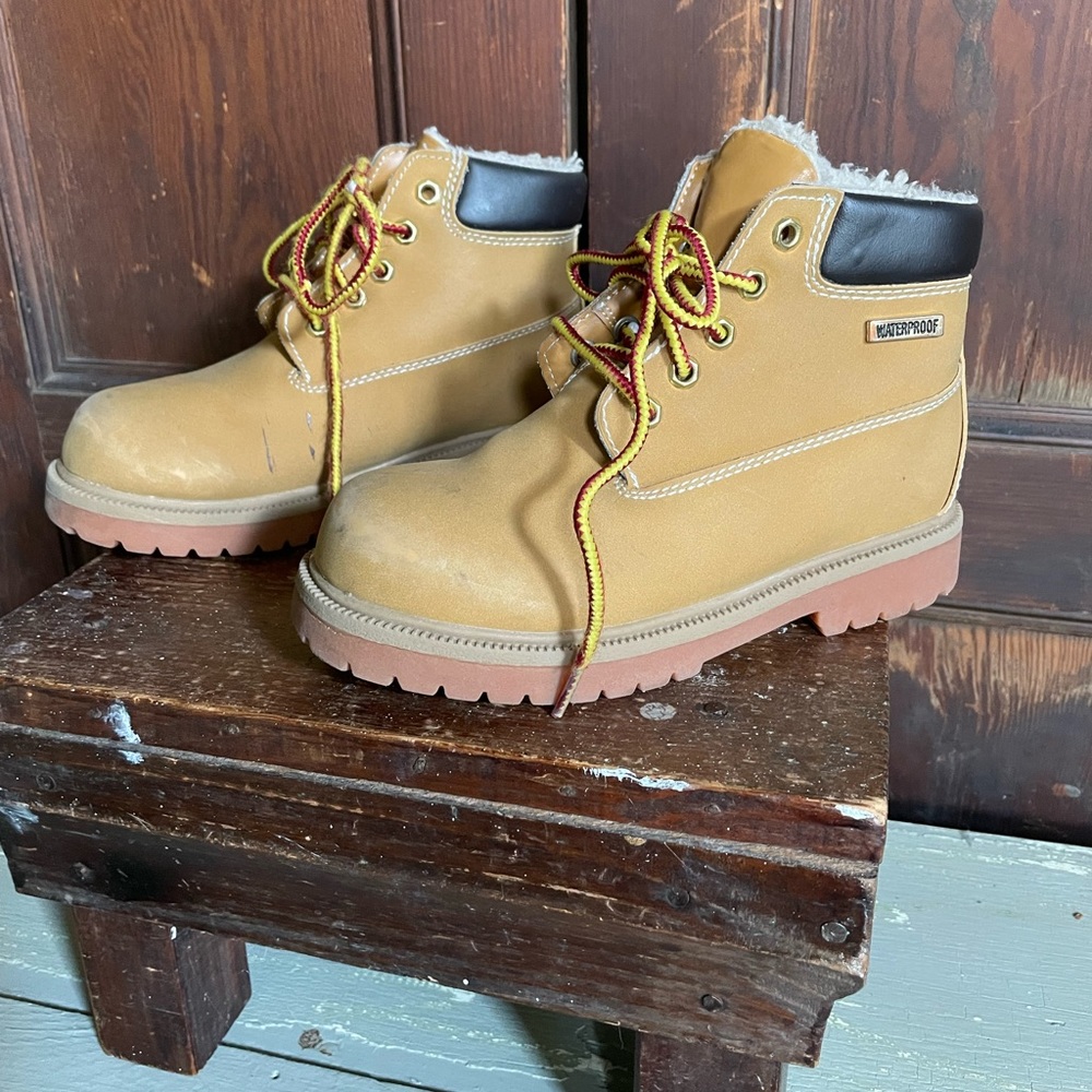 Kids waterproof lace up work boots